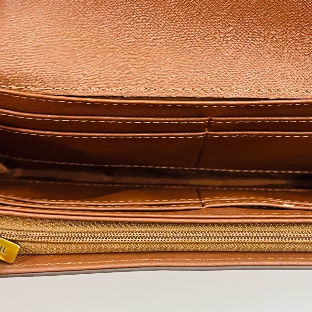 Fossil Woman’s Brown Wallet Never Used - Picture 4 of 11